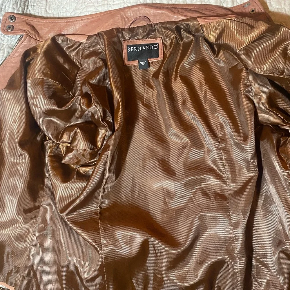 Bernardo Women's Tan/coffee with a hint of cream Leather Jacket - Picture 13 of 14